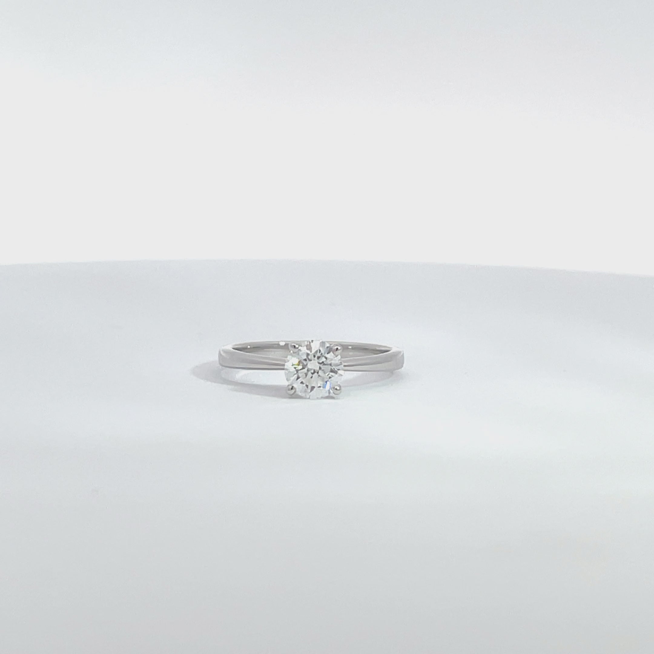 14K/18K White Gold Solitaire Engagement Ring with Thin Set Tapered Shank